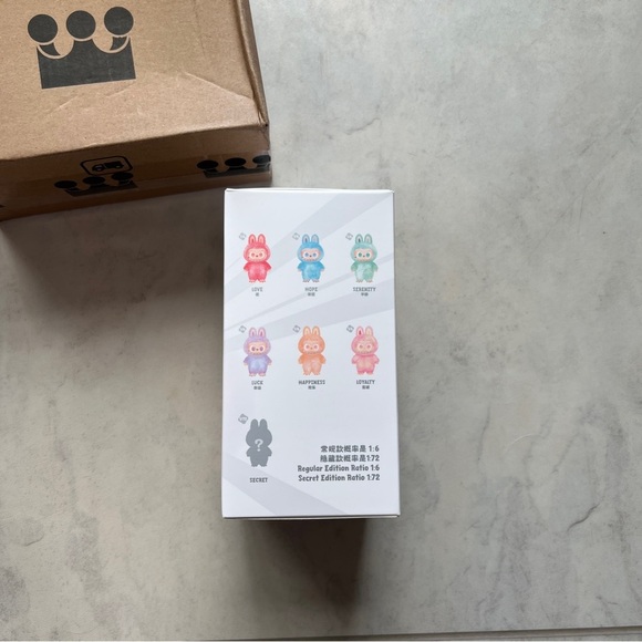 NEW IN BOX LABUBU Big into Energy - LOVE - Picture 2 of 5